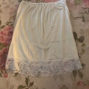 Vassarette Cream Lace Hem Slip